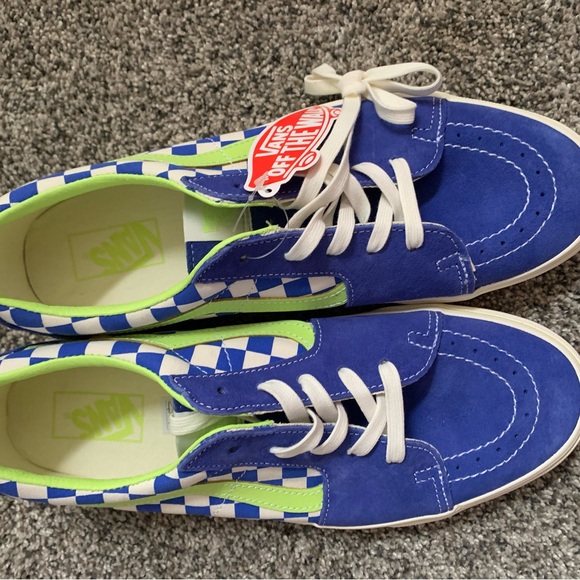 SOLD! NEW VANS - Picture 5 of 8